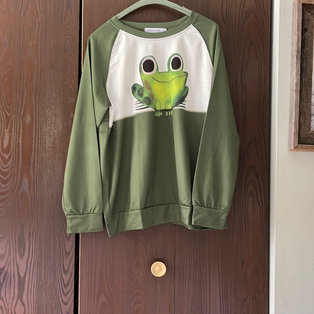 MissLook frog long sleeved lightweight sweatshirt. Size Medium.